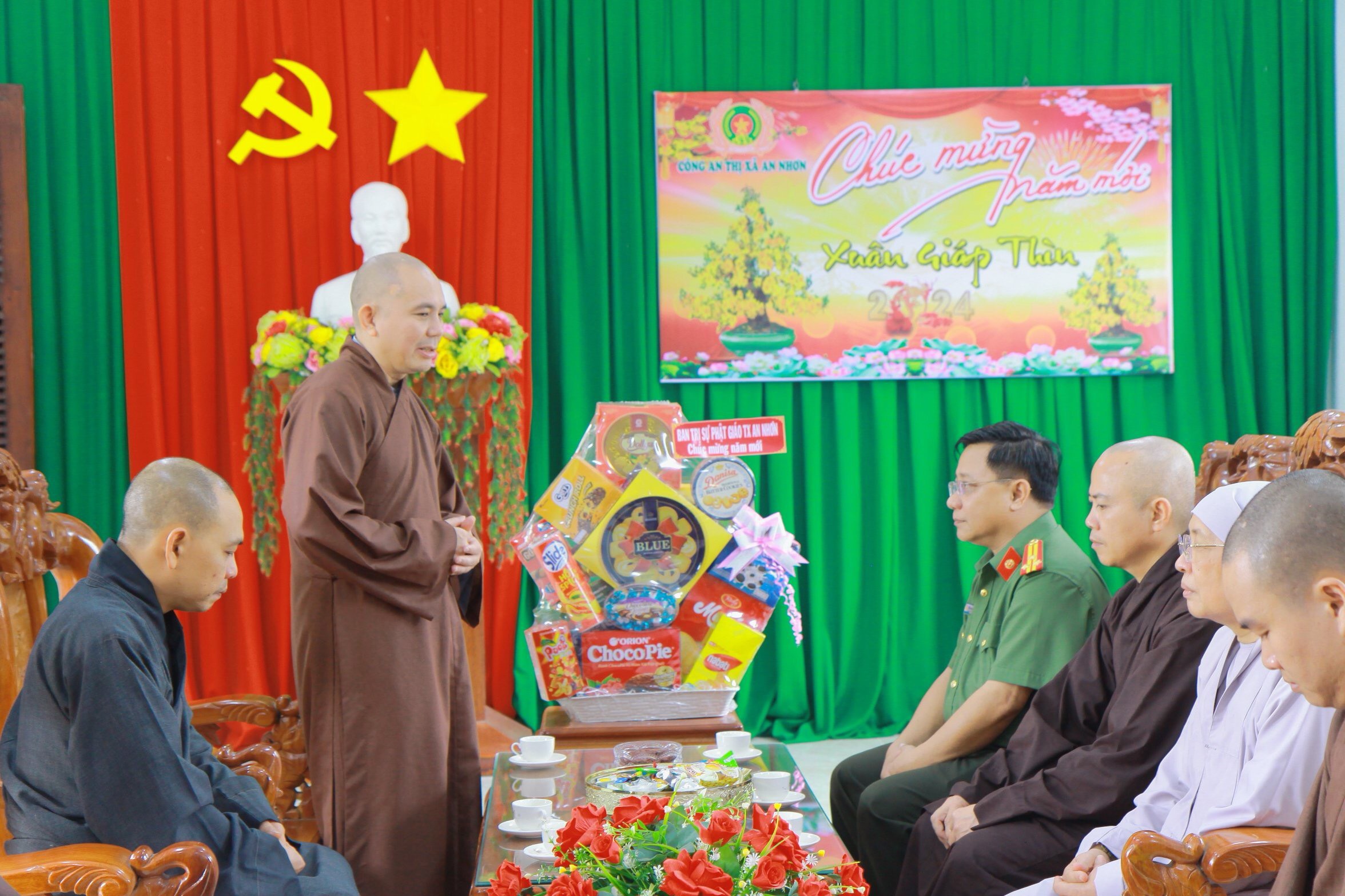 An Nhơn: Ban Trị sự Phật giáo thị xã An Nhơn thăm chúc Tết chính quyền thị xã